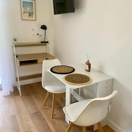 2 Personnes Proche Ile De Re-la Rochelle *